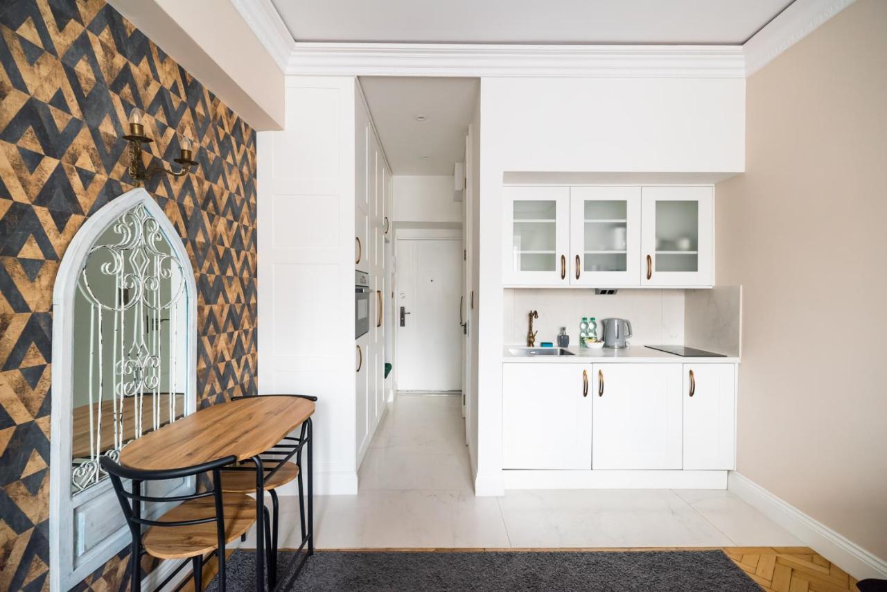 City Centre All In One Apartment Warsawa Bagian luar foto